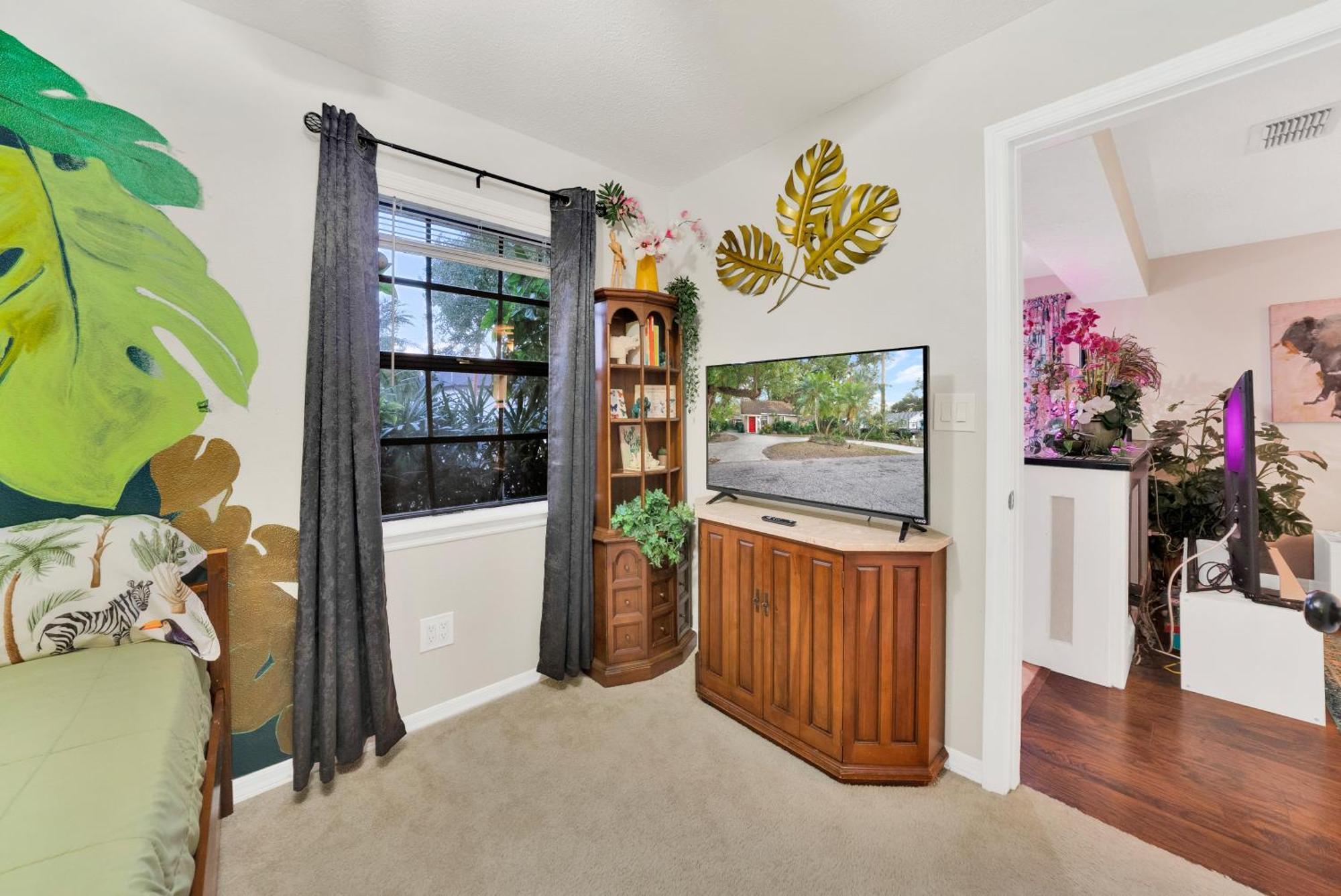 Holiday home Zen Jungle House By Busch Gardens Sleeps 10 With Outdoor Games And Bikes! Tampa